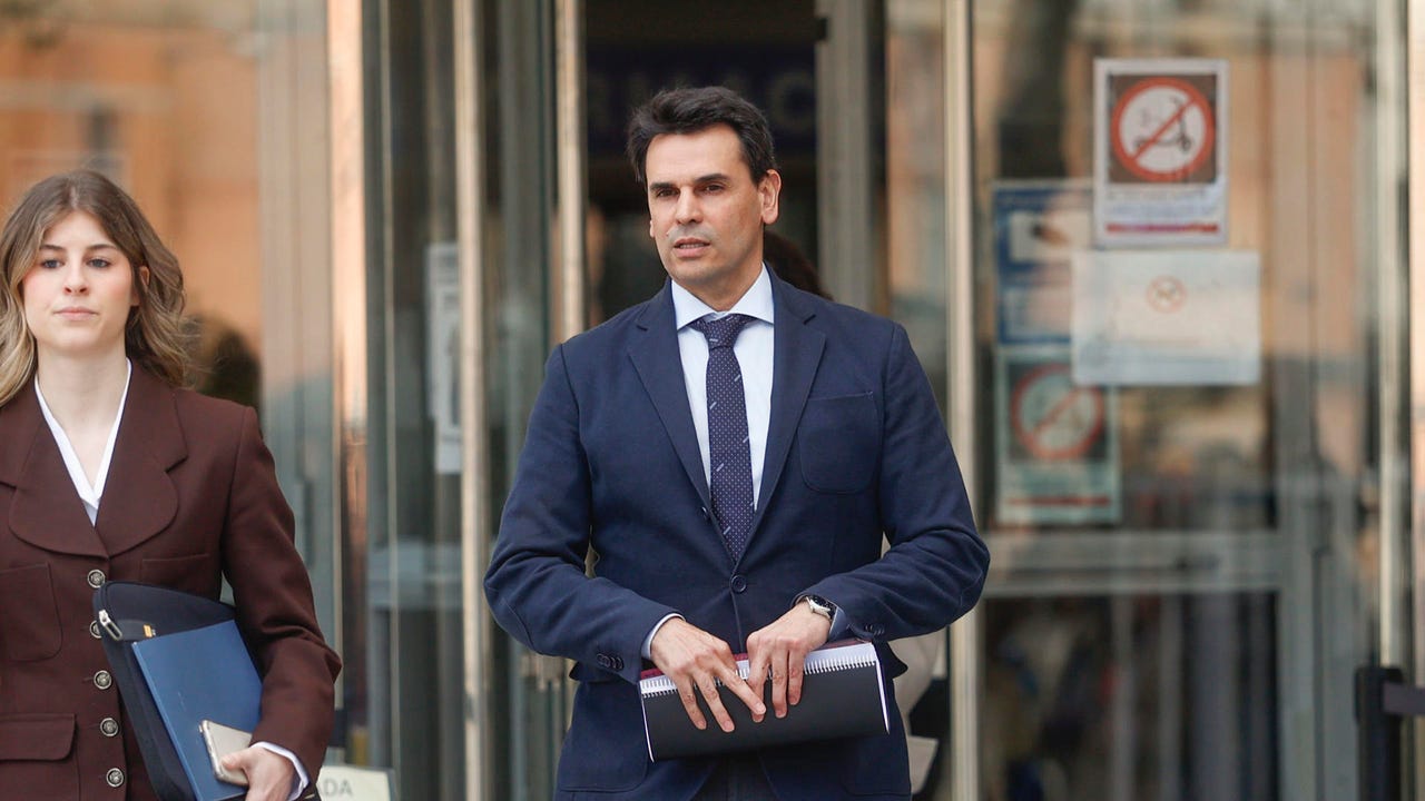 The judge imputes to the wife of the president of Quirón prevention in the case investigating Ayuso’s boyfriend for corruption in business