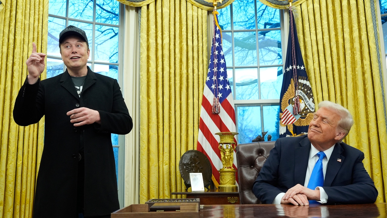 Bannon wants it outside, Putin hugs him and the EU puts the red carpet