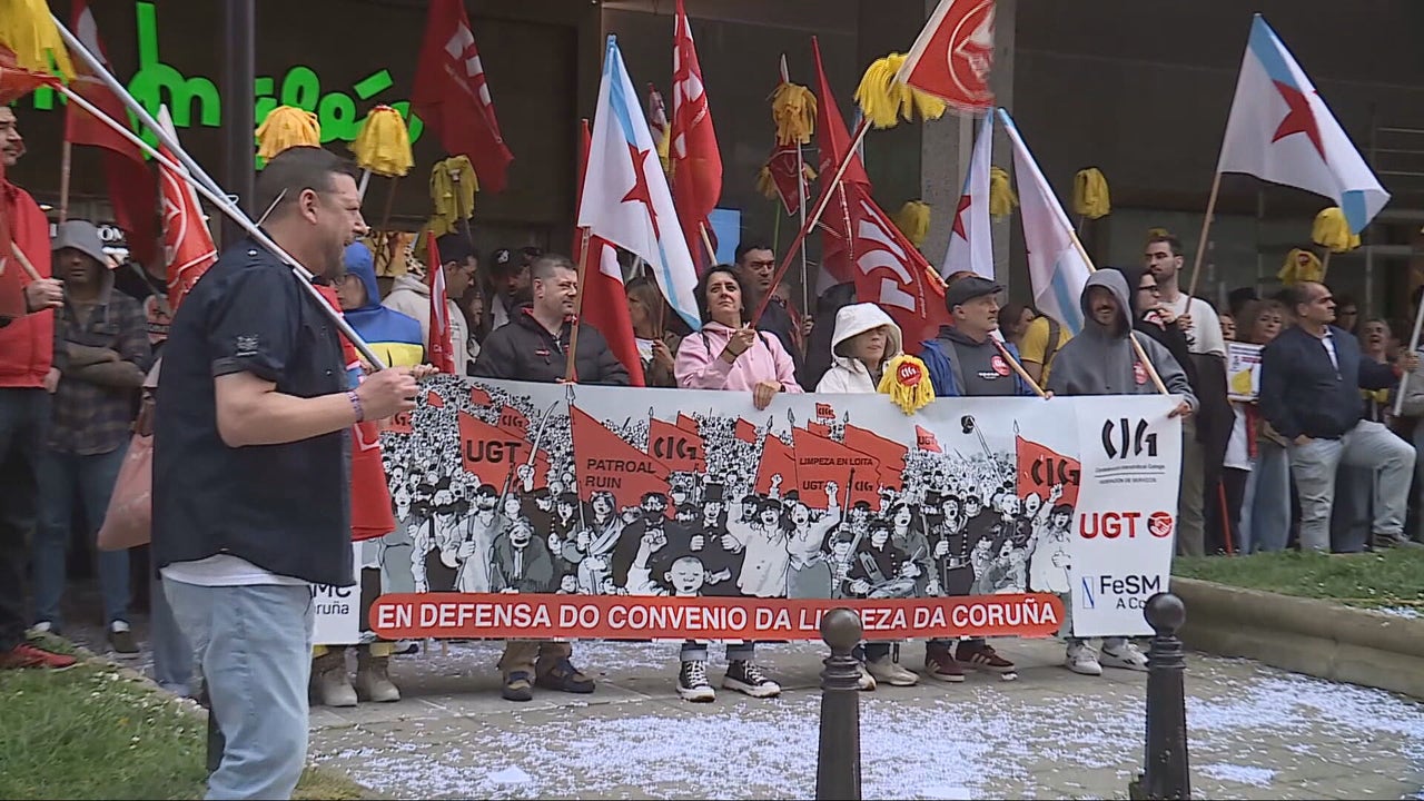 Dozens of cleaning workers in Galicia are manifested by their precarious working conditions
