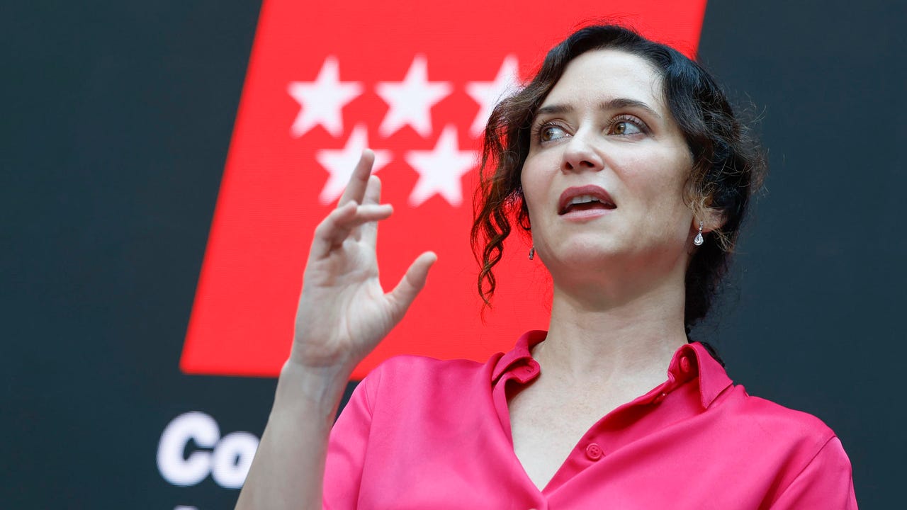 Ayuso calls the counselor who denounced the ‘protocols of shame’ and accuses families of inventing the number of deaths