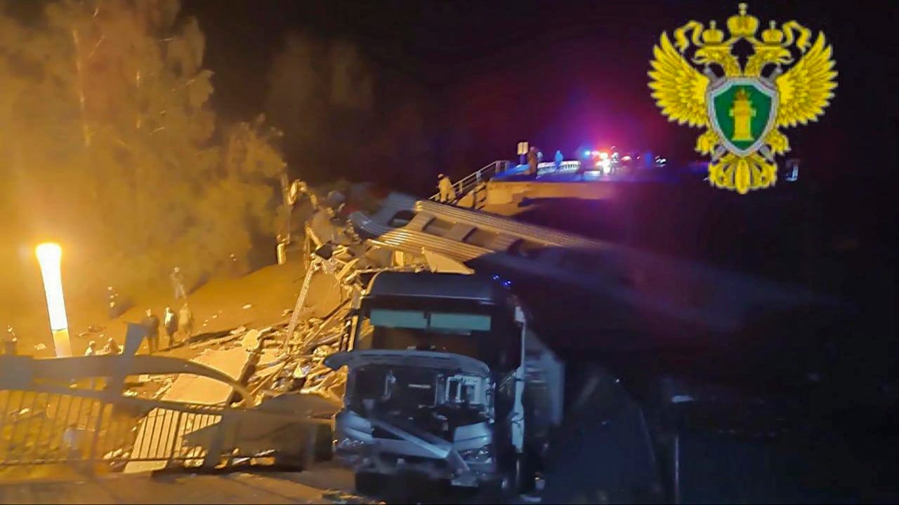 Russia ensures that the collapse of the bridge in Briansk that has left seven dead when falling on a train was fly
