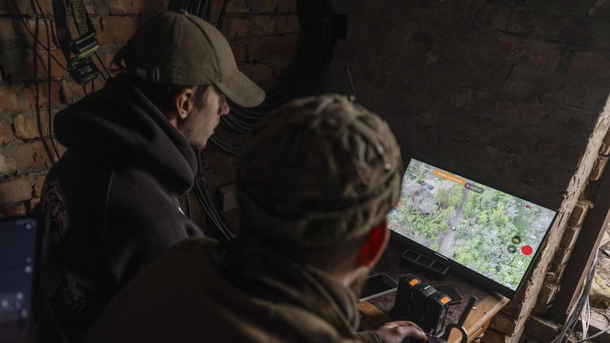 A Ukrainian general tends his hand to the West against Putin’s threat on NATO