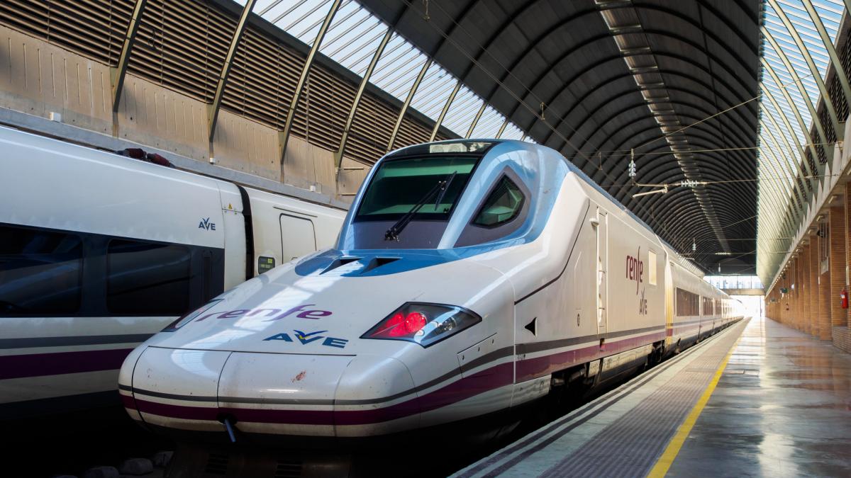 High speed circulation between Madrid and Andalusia has interrupted due to lack of tension in the catenary